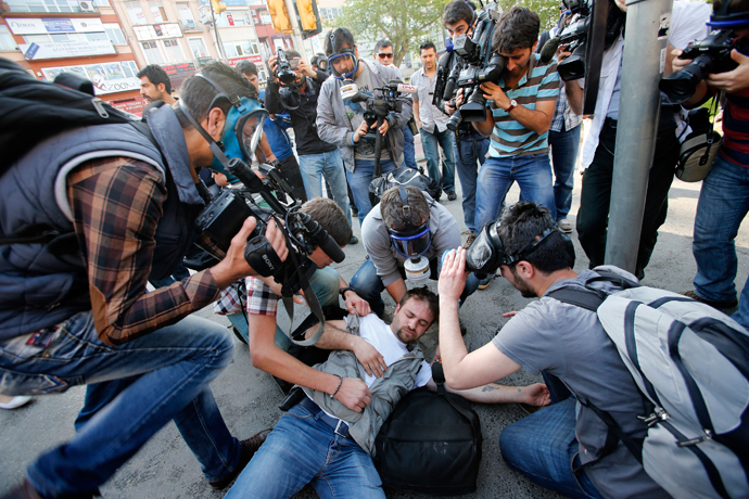 Click to enlarge Istanbul protest