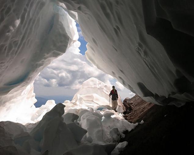 Click to enlarge ice tunnel in Mt. Hood, Oregon