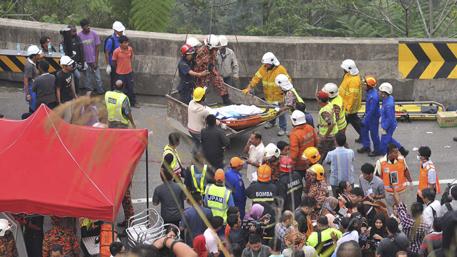 Click to enlarge Bus accident in Malaysia
