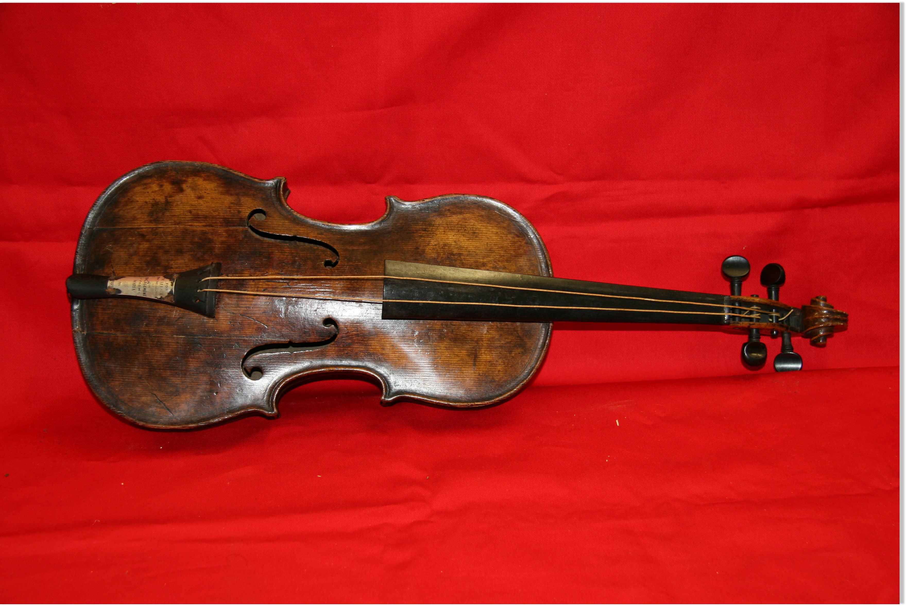 В каком веке скрипка. Скрипка музыкальный инструмент 19 век. Старинная скрипка. Скрипка 19 век. Скрипка фото.