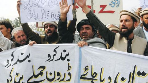 Pakistani tribesmen protesting