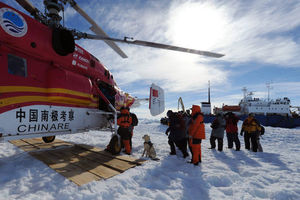 Click to enlarge Chinese helicopter rescues passenger of Antarctic ship