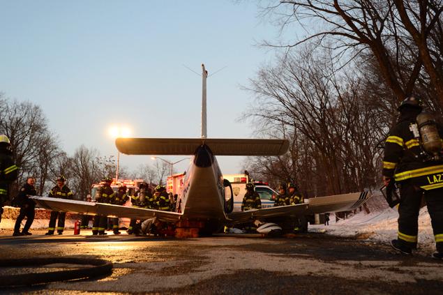 plane landing major deegan