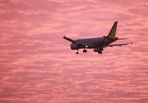 Click to enlarge Airbus320 UFO Miss