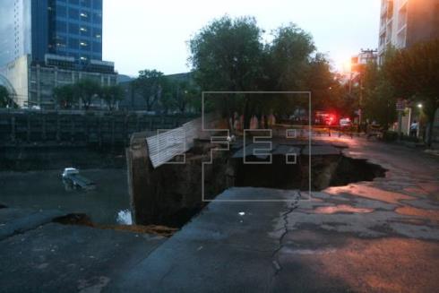 Mexico City sinkhole 24/01/14