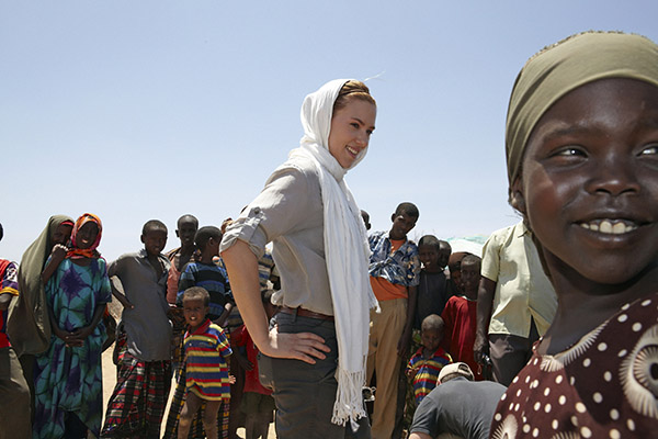Click to enlarge Scarlet Johanson in Kenya