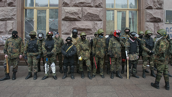 Click to enlarge Anti-government rioters in Kiev