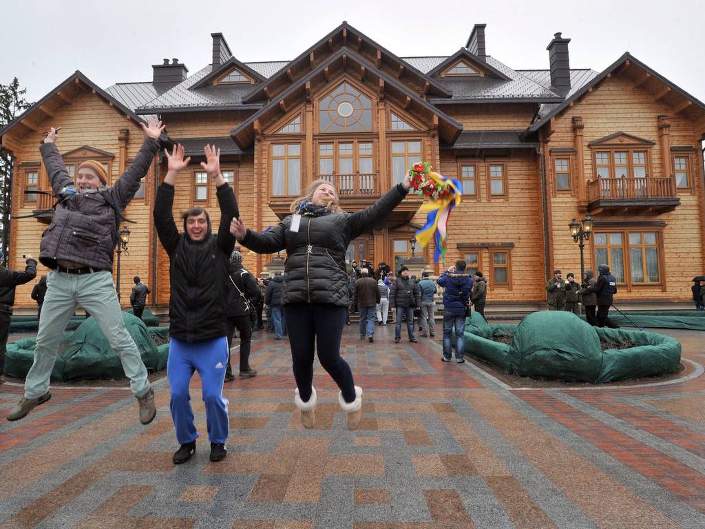 Ukraine protesters gain ground 1