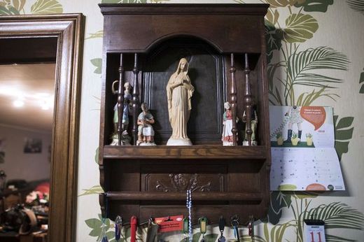 glowing virgin mary statue