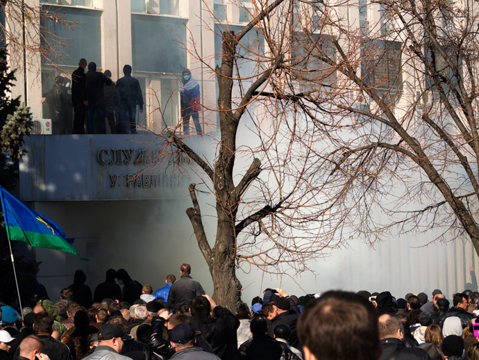 Click to enlarge Pro-Russian protest Lugansk