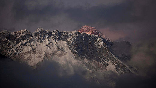 mt. everest avalanche