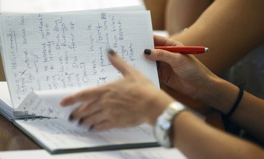 hand note taking