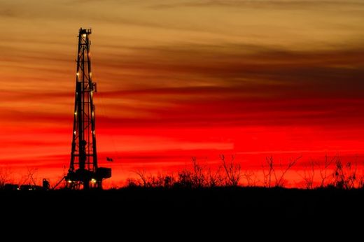 Click to enlarge oil rig