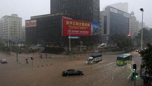 Click to enlarge Shezhen flooding 2