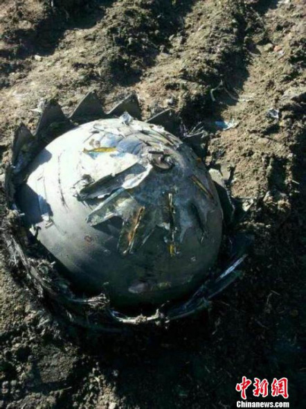 Click to enlarge UFO in garden
