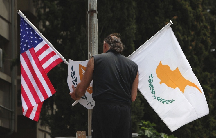 US and Cyprus flags