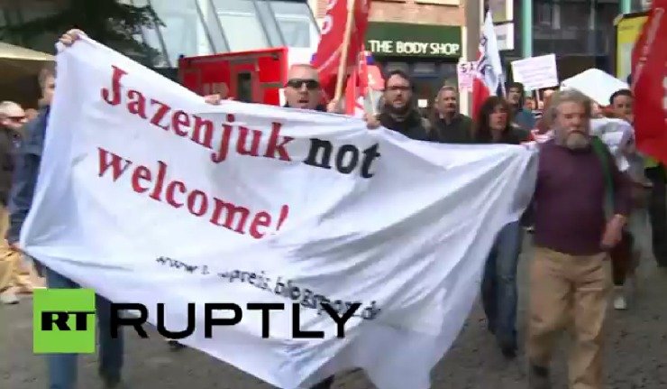 Germans protest against Yatsenyuk