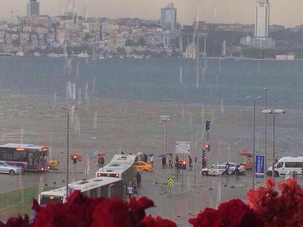 Click to enlarge Istanbul Flooding_6
