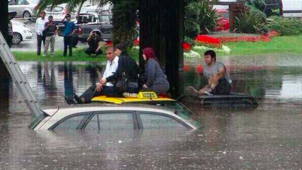 Click to enlarge Istanbul Flooding_7