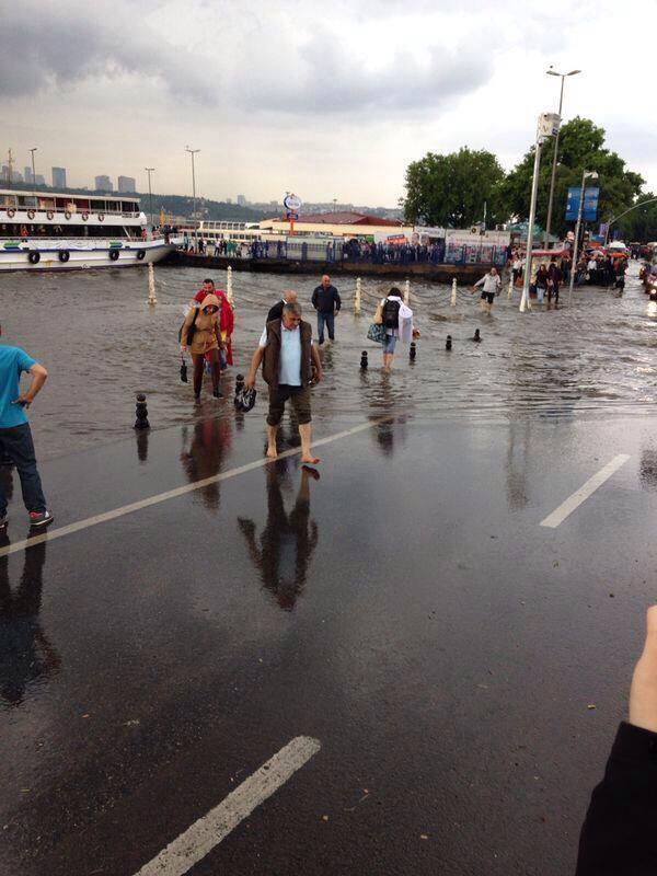 Click to enlarge Istanbul Flooding_8