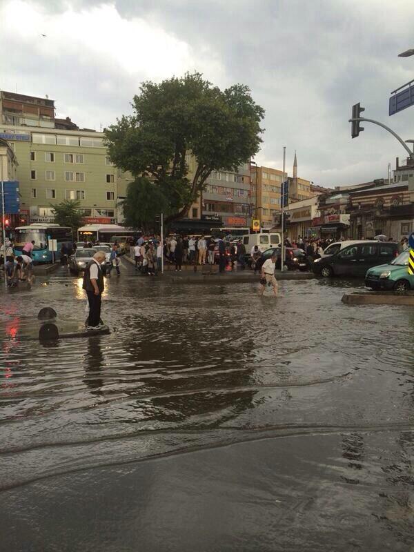 Click to enlarge Istanbul Flooding_9