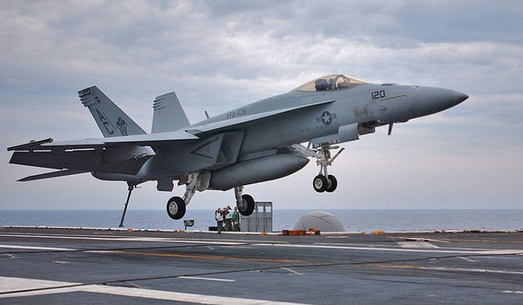 Fighter jet lands on warship