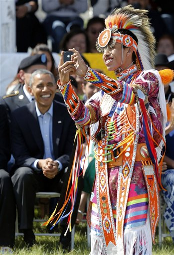 Indian takes photo of Obama