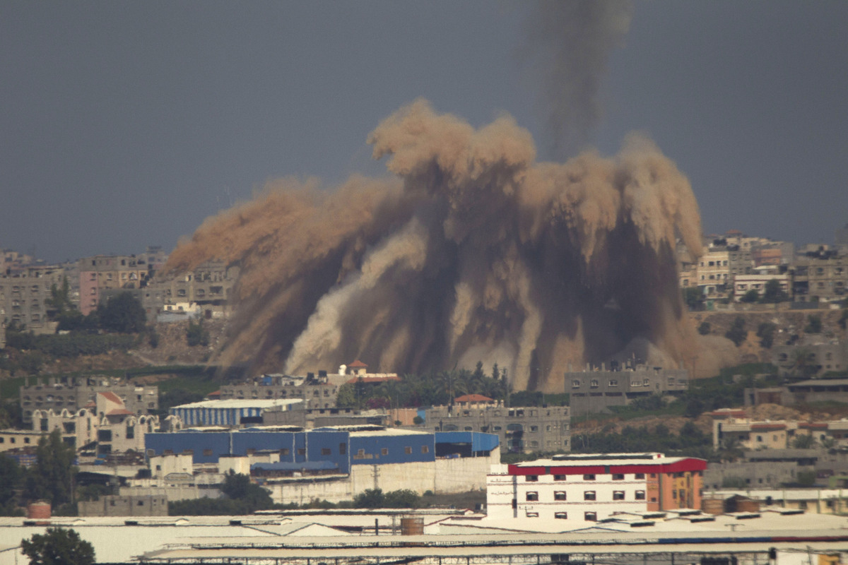 Click to enlarge israel bombing gaza
