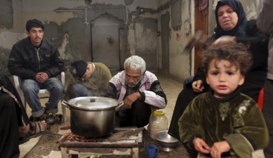 Gaza City refugees cooking