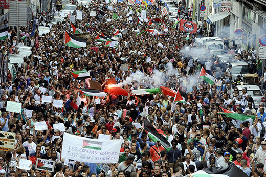 Click to enlarge demonstration in Marseille