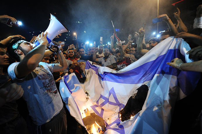 Click to enlarge Turkish protestors