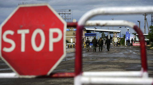 Kiev soldiers desert to Russia