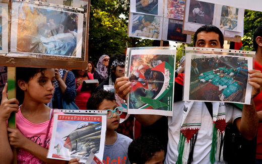 Italian protesters w photos